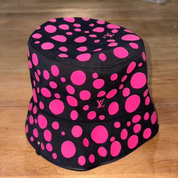 NWT Louis Vuitton x Yayoi Kusama Reversible Infinity Dot Bucket Hat BLK Fuchsia